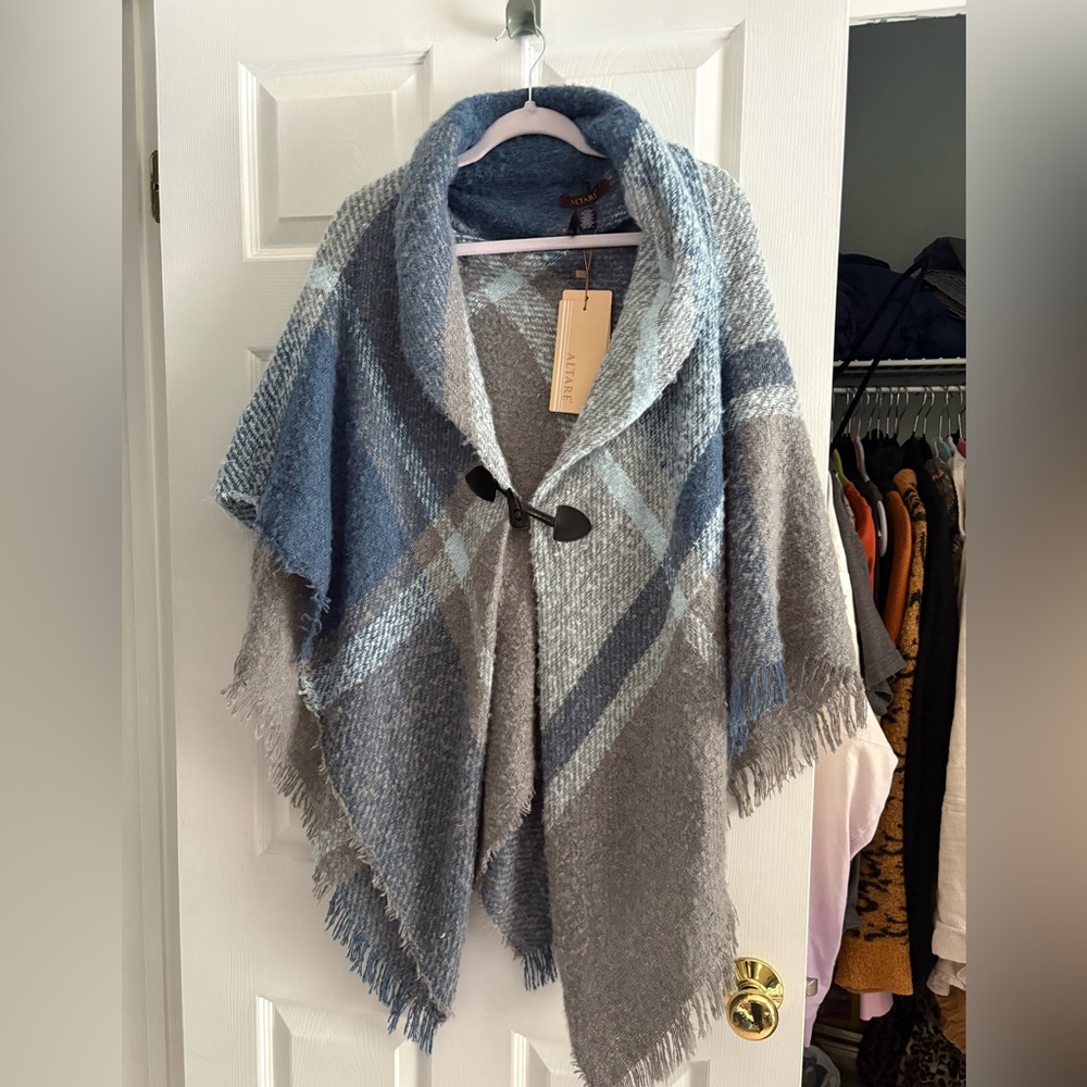 Altare Blue & Gray Plaid Toggle Shawl – NWT
